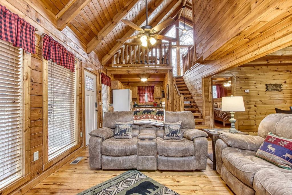 Bucky'S Bungalow, Hot Tub, 1089 Of Free Attraction Tickets For Each Paid Day, Dollywood And More! Gatlinburg Exterior photo